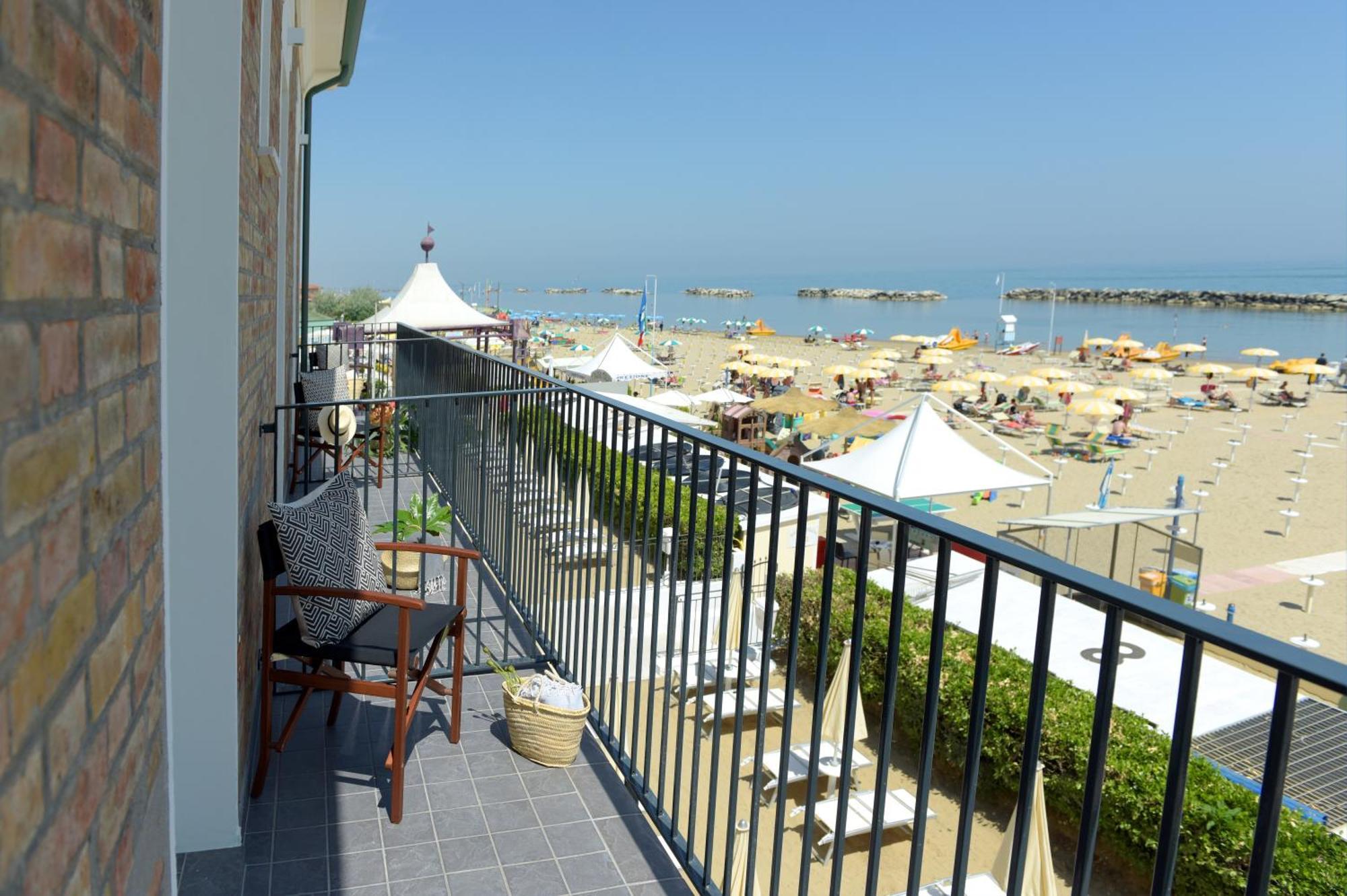 Hotel Capanni Беллария-Иджеа-Марина Экстерьер фото